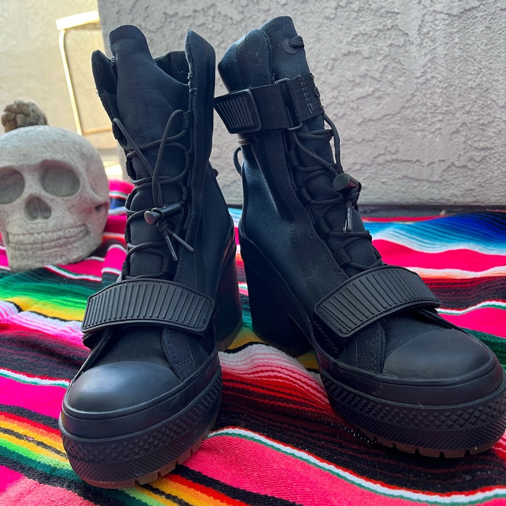 Converse Chuck Taylor All Star GR82 Boots. Perfect Condition.